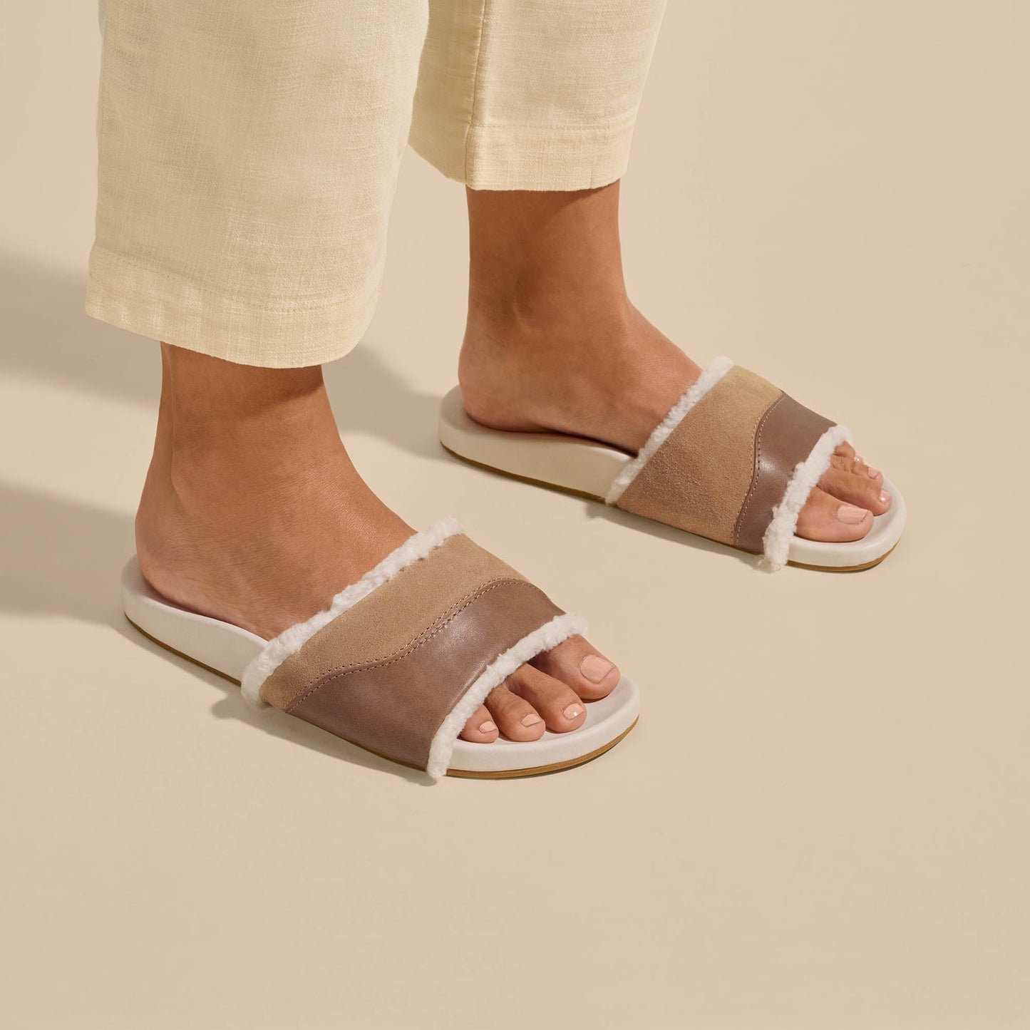 Hō'ala Slide - Tan / Puka
