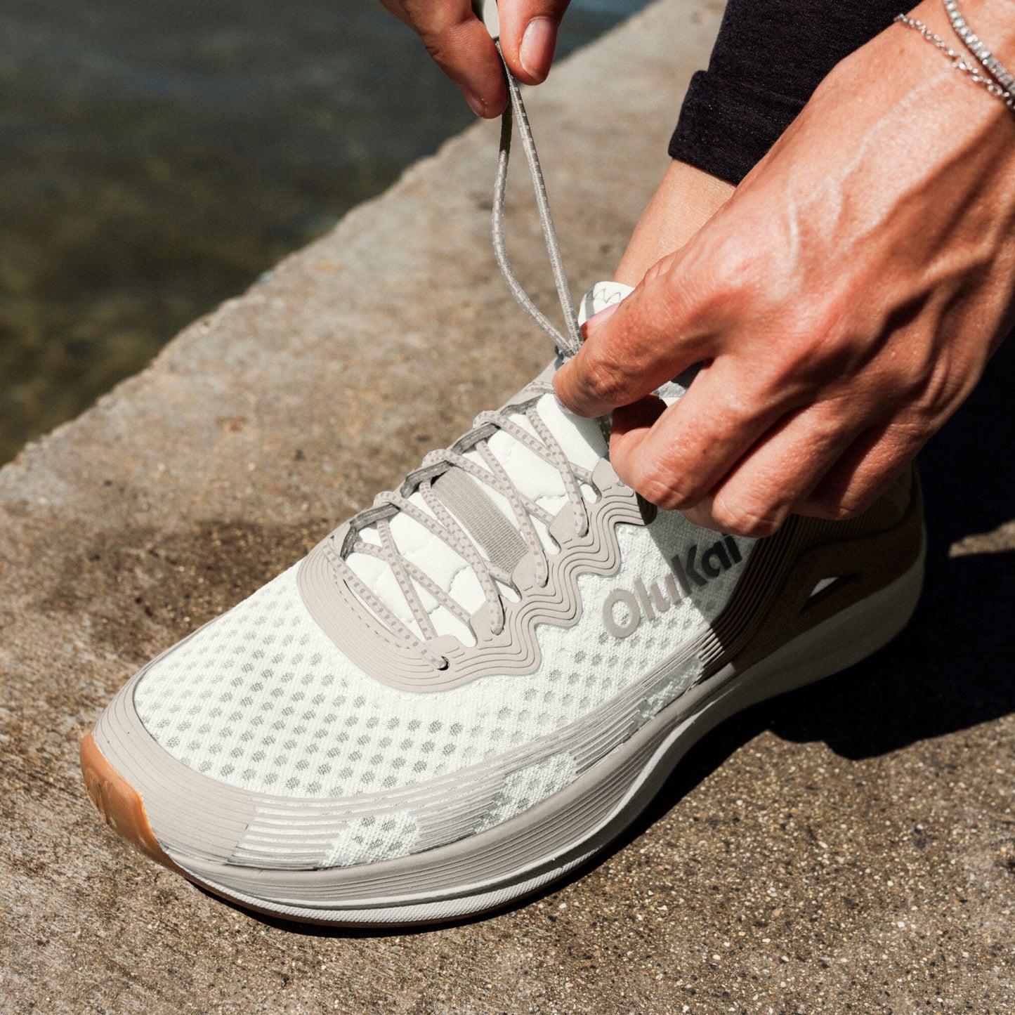 'Ahi - Bright White / Sterling